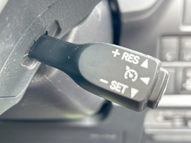 �y�N���[�Y�R���g���[���z�������H�����N���N���s�B�A�N�Z���𗣂��Ă���葬�x�ő��s���ł��A�������^�]���̕��S���y��!�����E�������ȒP�ȃX�C�b�`����Œ����ł��܂��B