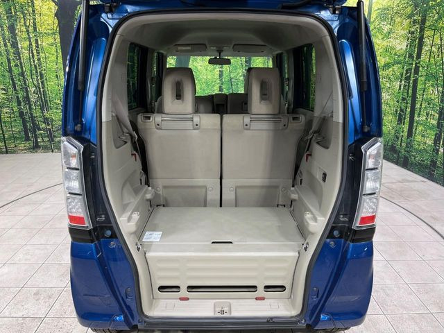 ���i�̂���������ʋ΁A���}���ɏ\���ȉ׎��X�y�[�X���m�ۂ��Ă���܂��B�Z�J���h�V�[�g��|���ƁA�傫�ȉו��̐ύڂ��\�ł���