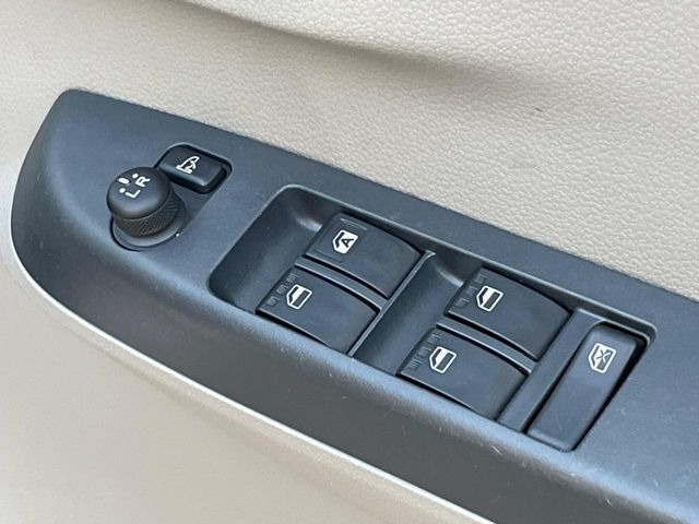 �y�d���i�[�~���[�z�T�C�h�~���[�͓d���i�[���ƂȂ��Ă���A�������ԏ�ł��L�Y�������X�N��}�����܂��B