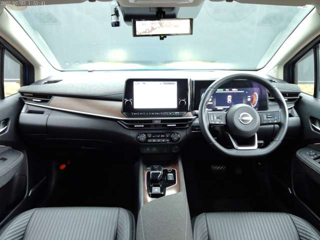 ノートオーラ1.2 G FOUR レザーエディション 4WD