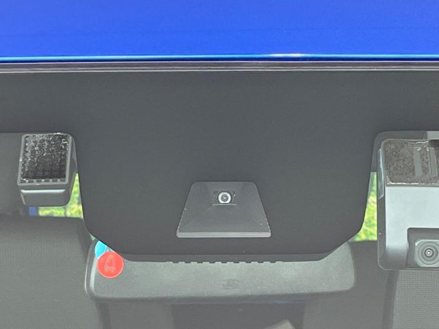 �y�z���_�Z���V���O�z���s���ɑO���̎ԗ�����F�����A�Փ˂������Ȏ��͌x��ƃu���[�L�ŏՓˉ���Ɣ�Q�y�����A�V�X�g�B�����S�Ƀh���C�u�����y���݂��������܂��B