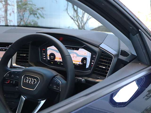 A1スポーツバック25 TFSI アドバンスド