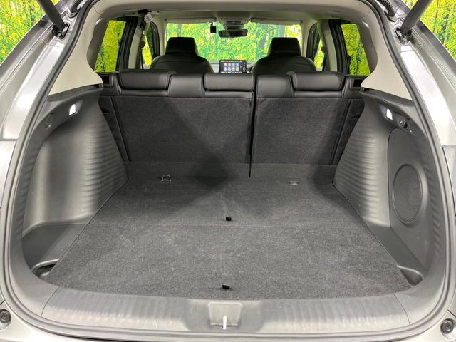 普段のお買い物や通勤、送迎等に十分な荷室スペースを確保しております。セカンドシートを倒すと、大きな荷物の積載も可能です♪