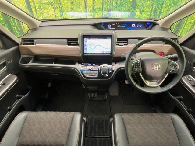 フリード1.5 ハイブリッド クロスター