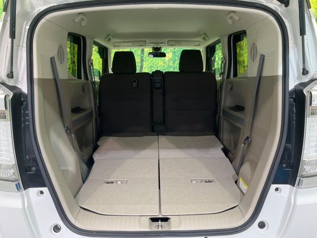 ���i�̂���������ʋ΁A���}���ɏ\���ȉ׎��X�y�[�X���m�ۂ��Ă���܂��B�Z�J���h�V�[�g��|���ƁA�傫�ȉו��̐ύڂ��\�ł���