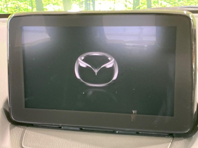 �y�}�c�_�R�l�N�g�z�ԓ��̕��͋C�Ƀ}�b�`������̌^�^�C�v�̃f�B�X�v���C�B�e����q�ݒ��Bluetooth�Đ����A�l�X�ȋ@�\���y���߂܂��B��pSD�J�[�h�̂��w���ŁA�i�r�@�\���g�p�o���܂��B