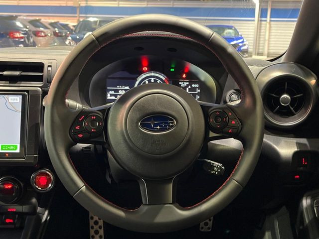 �y�����v�����X�e�A�����O�z�㎿�Ȋv���g�p���邱�ƂŁA��ɂ����������݂ƂĂ��^�]���₷���n���h���ł���