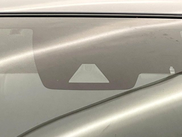 【トヨタセーフティセンス】走行中に前方の車両等を認識し、衝突しそうな時は警報とブレーキで衝突回避と被害軽減をアシスト。より安全にドライブをお楽しみいただけます。