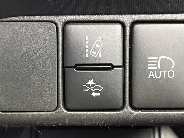 �y�g���^�Z�[�t�e�B�Z���X�z���s���ɑO���̎ԗ�����F�����A�Փ˂������Ȏ��͌x��ƃu���[�L�ŏՓˉ���Ɣ�Q�y�����A�V�X�g�B�����S�Ƀh���C�u�����y���݂��������܂��B