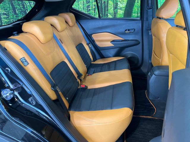 後部座席も気になるような傷・汚れやへたりなど、大きなダメージはなく、良好な状態です。