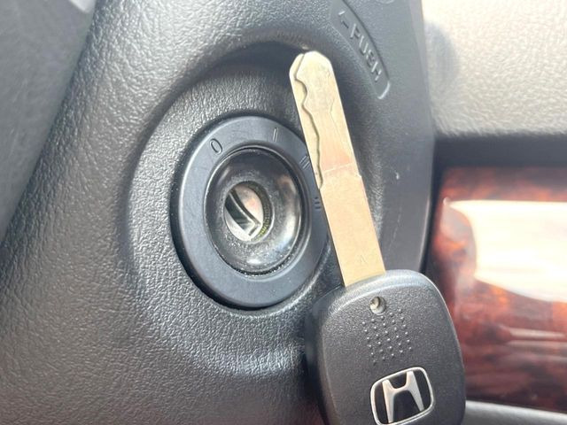 【キーレス】少し離れた場所からでもボタン一つでドアの開錠・施錠ができるのでとっても便利!ドアの鍵穴周りに傷をつけることもありません♪