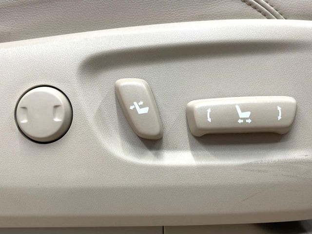 【パワーシート】スイッチ一つで簡単にシートの微調整が可能!電動だから力もいりません!快適なシートポジションにセットして、快適なドライブをお楽しみください。