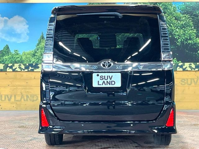 安心の最長10年・走行無制限保証(有償)をご用意。保証内容も充実はもちろん、無料点検&オイル交換や、年中無休の全国・24時間ロードサービスも付帯されておりますのでご安心下さい。