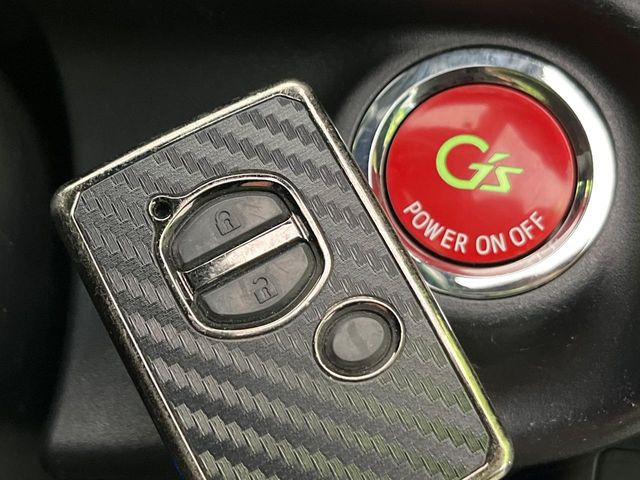 �y�X�}�[�g�L�[�z�J�o����|�P�b�g�ɓ��ꂽ�܂܂ł��h�A�̎{���E�������\�ȃX�}�[�g�L�[�𑕔��B�G���W���̃I���E�I�t�����J�M�����o���K�v����������Ƃ��Ă��֗��ł���