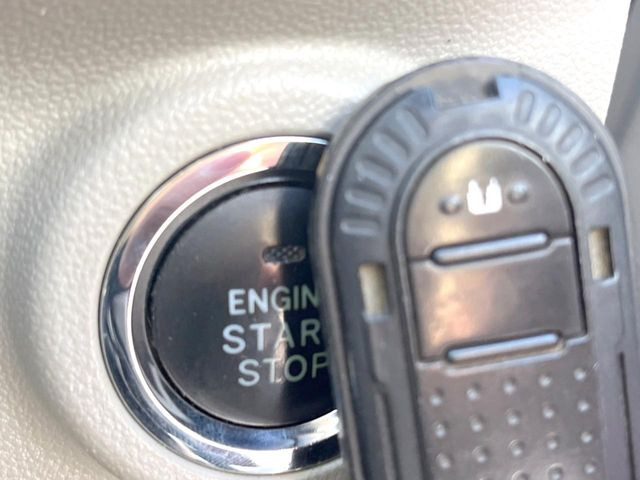 �y�L�[�t���[�V�X�e���z�J�o����|�P�b�g�ɓ��ꂽ�܂܂ł��h�A�̎{���E�������\�ȃX�}�[�g�L�[�𑕔��B�G���W���̃I���E�I�t�����J�M�����o���K�v����������Ƃ��Ă��֗��ł���