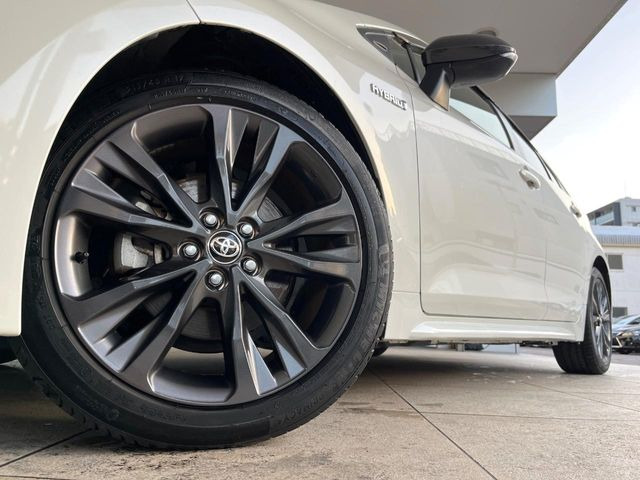 �y����17�C���`�A���~�z�C�[���z�O�ςɃ}�b�`���������A���~�z�C�[���𑕒����Ă���܂��B�e��ЊO�A���~�z�C�[����A�X�^�b�h���X�^�C�����戵�����Ă���܂��B���񂲑��k����������