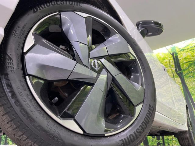 �y����17�C���`�A���~�z�C�[���z�O�ςɃ}�b�`���������A���~�z�C�[���𑕒����Ă���܂��B�e��ЊO�A���~�z�C�[����A�X�^�b�h���X�^�C�����戵�����Ă���܂��B���񂲑��k����������