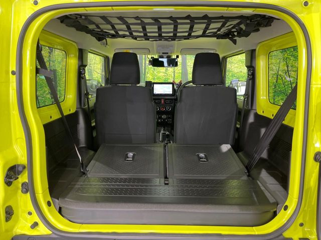 ���i�̂���������ʋ΁A���}���ɏ\���ȉ׎��X�y�[�X���m�ۂ��Ă���܂��B�Z�J���h�V�[�g��|���ƁA�傫�ȉו��̐ύڂ��\�ł���