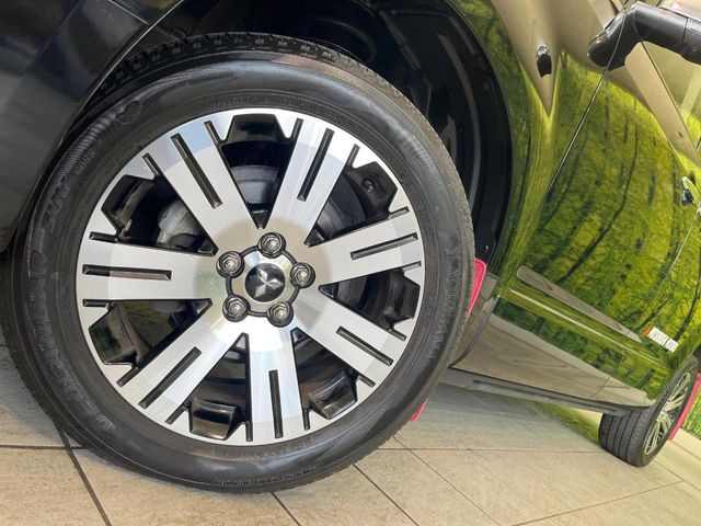 �y����18�C���`�A���~�z�C�[���z�O�ςɃ}�b�`���������A���~�z�C�[���𑕒����Ă���܂��B�e��ЊO�A���~�z�C�[����A�X�^�b�h���X�^�C�����戵�����Ă���܂��B���񂲑��k����������