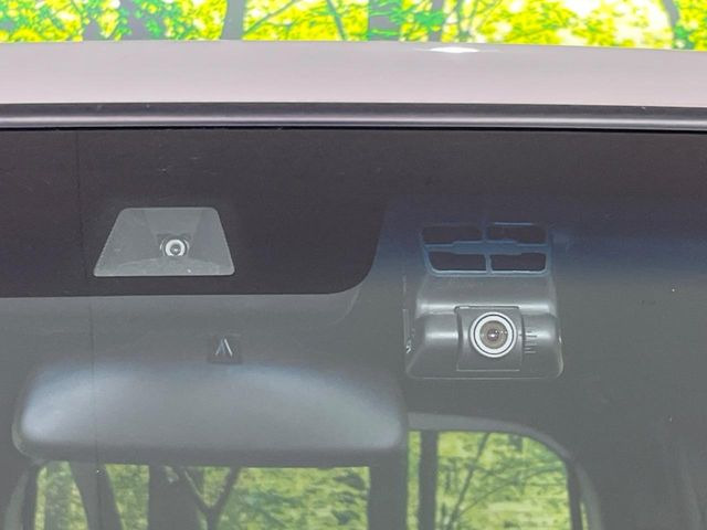 �y�z���_�Z���V���O�z���s���ɑO���̎ԗ�����F�����A�Փ˂������Ȏ��͌x��ƃu���[�L�ŏՓˉ���Ɣ�Q�y�����A�V�X�g�B�����S�Ƀh���C�u�����y���݂��������܂��B