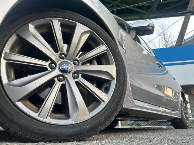 �y����18�C���`�A���~�z�C�[���z�O�ςɃ}�b�`���������A���~�z�C�[���𑕒����Ă���܂��B�e��ЊO�A���~�z�C�[����A�X�^�b�h���X�^�C�����戵�����Ă���܂��B���񂲑��k����������