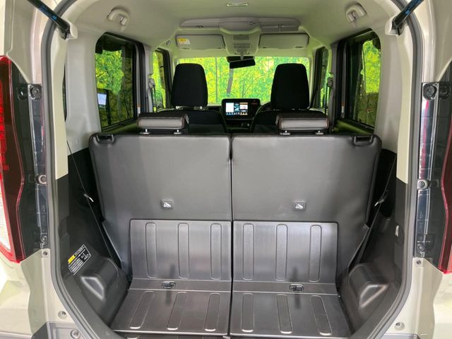 ���i�̂���������ʋ΁A���}���ɏ\���ȉ׎��X�y�[�X���m�ۂ��Ă���܂��B�Z�J���h�V�[�g��|���ƁA�傫�ȉו��̐ύڂ��\�ł���