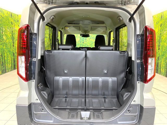 ���i�̂���������ʋ΁A���}���ɏ\���ȉ׎��X�y�[�X���m�ۂ��Ă���܂��B�Z�J���h�V�[�g��|���ƁA�傫�ȉו��̐ύڂ��\�ł���