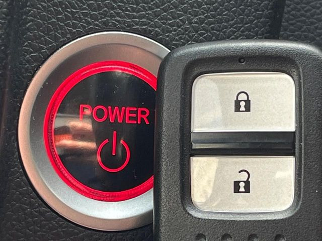 �yHonda�X�}�[�g�L�[�z�J�o����|�P�b�g�ɓ��ꂽ�܂܂ł��h�A�̎{���E�������\�ȃX�}�[�g�L�[�𑕔��B�G���W���̃I���E�I�t�����J�M�����o���K�v����������Ƃ��Ă��֗��ł���