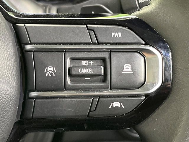 【アダプティブクルーズコントロール】高速道路での長距離走行が楽に!!自動で速度を保つクルーズコントロールが、衝突軽減システムと連携し、前方の車両を感知して車間を保つように速度調節してくれます!!