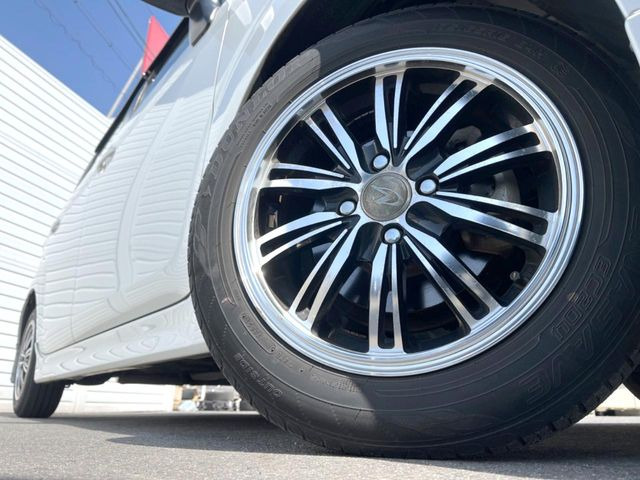 �y15�C���`�A���~�z�C�[���z�O�ςɃ}�b�`�����A���~�z�C�[���𑕒����Ă���܂��B�e��A���~�z�C�[����A�X�^�b�h���X�^�C�����戵�����Ă���܂��B���񂲑��k����������