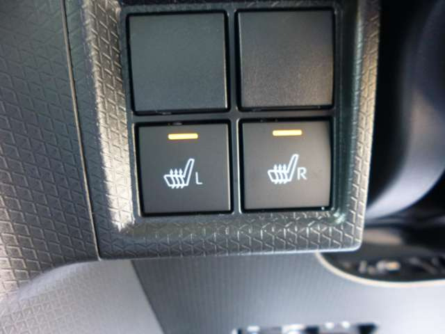 標準でシートヒーターが付きます。一度使ったら手放せない装備です。