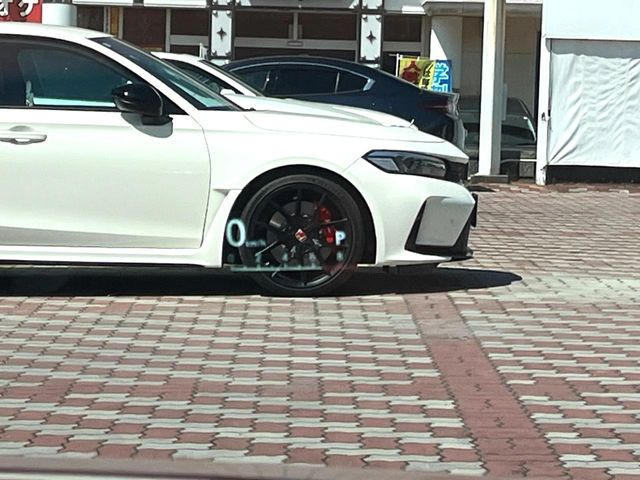 �y�J���[�w�b�h�A�b�v�f�B�X�v���C�z���݂̑��x�⑖�s�����f�W�^���\���ŉ^�]�ȑO���̃K���X�ɓ��e!�J���[�t���Ŏ��F���������A�^�]���ڐ������炳���K�v�ȏ����m�F�ł���̂łƂ��Ă��֗��ň��S!