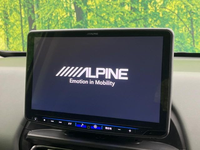 【大画面アルパインナビ】人気の大型11インチナビを装備。存在感のある大画面はインパクト大!ナビ利用時のマップ表示は見やすく、テレビやDVDは臨場感がアップ!いつものドライブがグッと楽しくなります♪