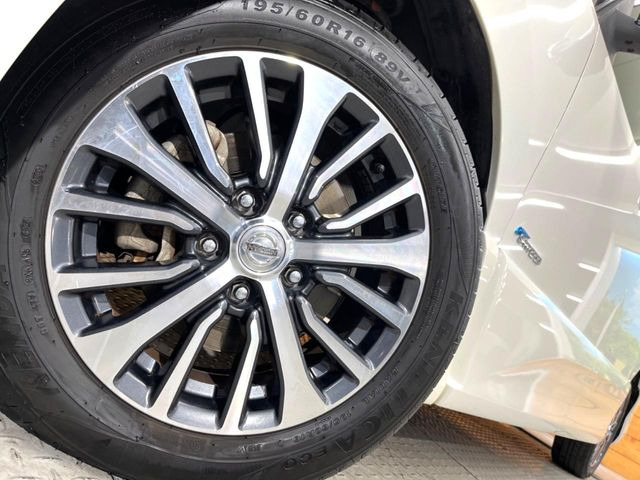 �y����16�C���`�A���~�z�C�[���z�O�ςɃ}�b�`���������A���~�z�C�[���𑕒����Ă���܂��B�e��ЊO�A���~�z�C�[����A�X�^�b�h���X�^�C�����戵�����Ă���܂��B���񂲑��k����������