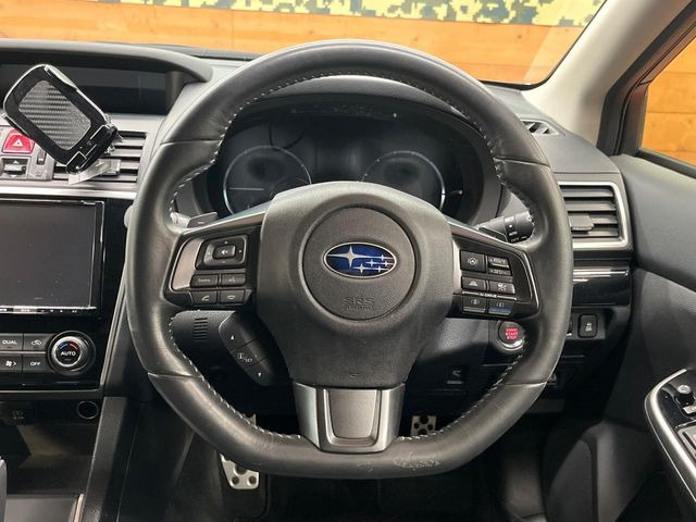 �y�����v�����X�e�A�����O�z�㎿�Ȋv���g�p���邱�ƂŁA��ɂ����������݂ƂĂ��^�]���₷���n���h���ł���