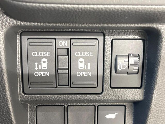 �y�����p���[�X���C�h�h�A�z�X�}�[�g�L�[��^�]�Ȃ̃X�C�b�`�Ō�ȗ����X���C�h�h�A�̊J���\���d��������͂����ăh�A���J����K�v�������A�����Ȃ��q�l�ł��ȒP�ɊJ���߂ł����K�ł���