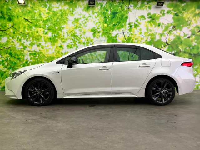 カローラ1.8 ハイブリッド W×B