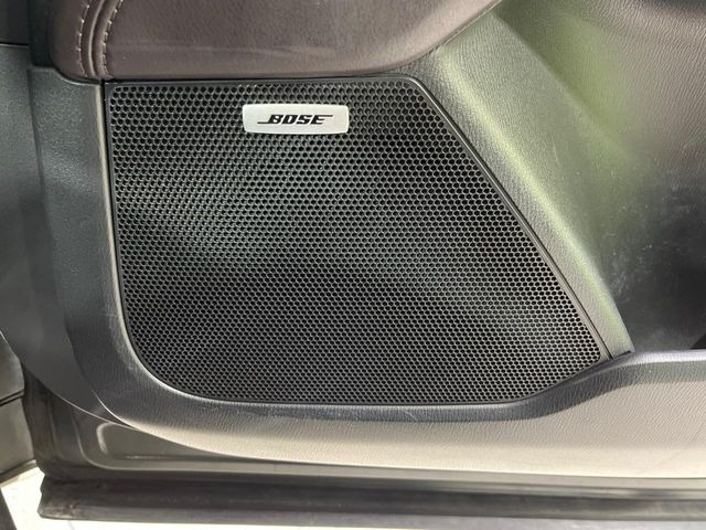 �yBOSE�T�E���h�V�X�e���z���[�J�[�I�v�V�����̍��i�ʃT�E���h�V�X�e���𓋍ځB��p�̃`���[�j���O���{���ꂽ�召�l�X�ȃX�s�[�J�[����ǎ��ȃT�E���h���t�ł��A�Տꊴ���ӂ�鉹����Ԃ����o���܂��B