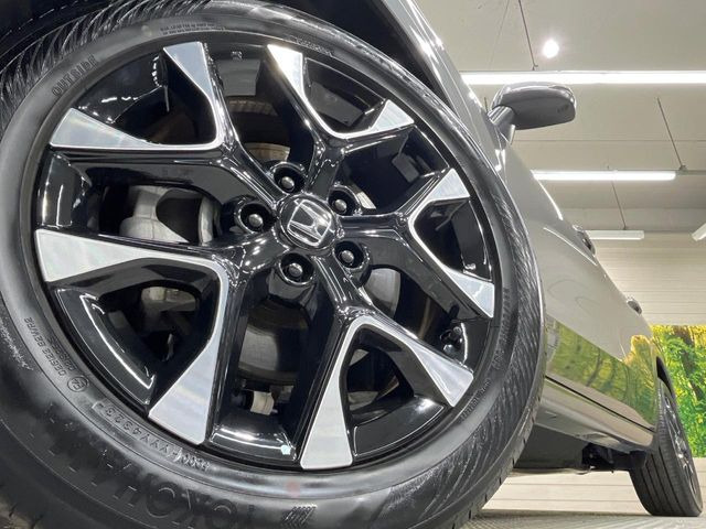 【純正アルミホイール】外観にマッチした純正アルミホイールを装着しております。各種社外アルミホイールや、スタッドレスタイヤも取扱いしております。是非ご相談ください♪