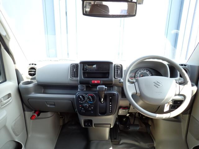 �C���p�l�摜�ɂȂ�܂��B�ԓ��͐��Ǝ҂ɂĎ����N���[�j���O�{�H�ς݂Ȃ̂ŁA��ϐ����ł��B