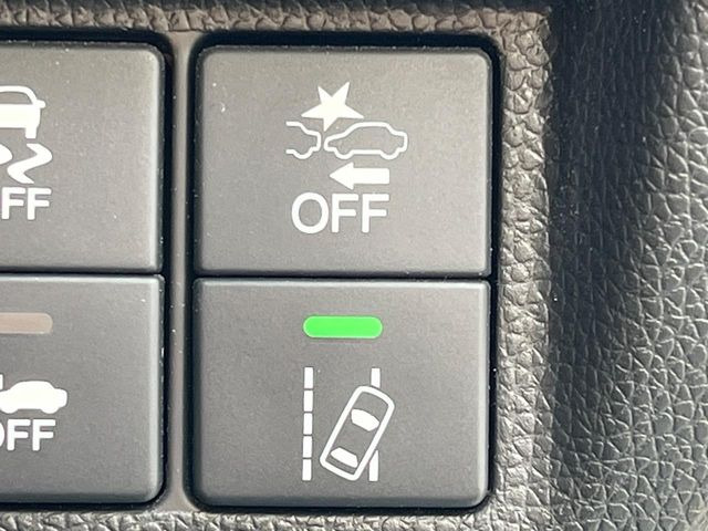 �y�z���_�Z���V���O�z���s���ɑO���̎ԗ�����F�����A�Փ˂������Ȏ��͌x��ƃu���[�L�ŏՓˉ���Ɣ�Q�y�����A�V�X�g�B�����S�Ƀh���C�u�����y���݂��������܂��B