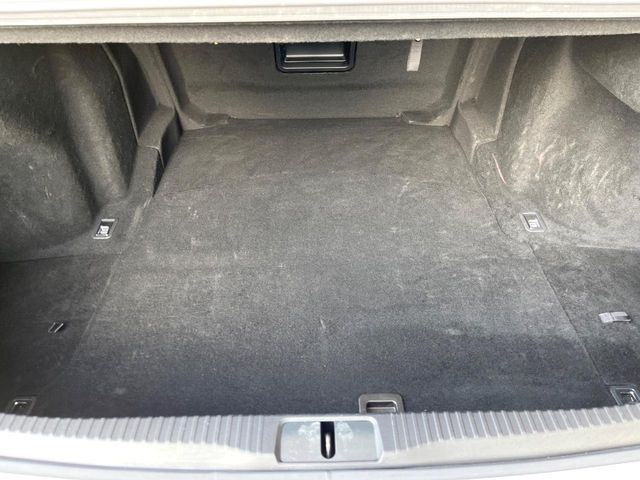 ���i�̂���������ʋ΁A���}���ɏ\���ȉ׎��X�y�[�X���m�ۂ��Ă���܂��B