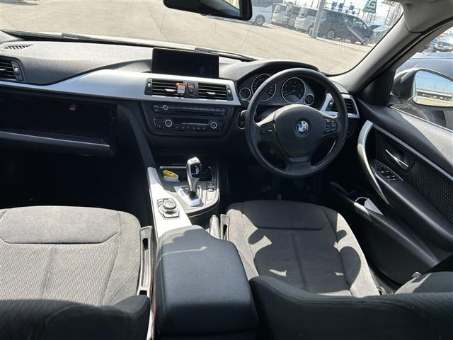 3シリーズセダン320d