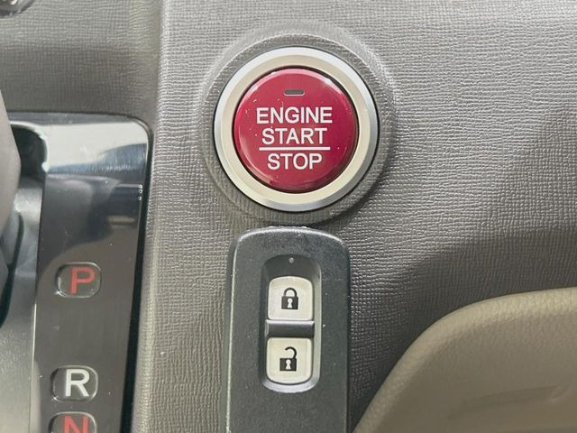 �yHonda�X�}�[�g�L�[�z�J�o����|�P�b�g�ɓ��ꂽ�܂܂ł��h�A�̎{���E�������\�ȃX�}�[�g�L�[�𑕔��B�G���W���̃I���E�I�t�����J�M�����o���K�v����������Ƃ��Ă��֗��ł���