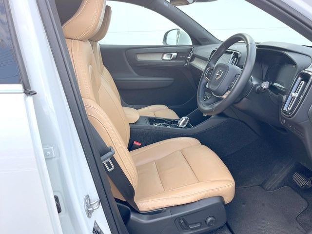 ●レザーシート:高級感漂うレザーシートは、使用感も少なく良好なコンディションを保っております!その他、気になる箇所がございましたらお気軽にお問合せ下さい!