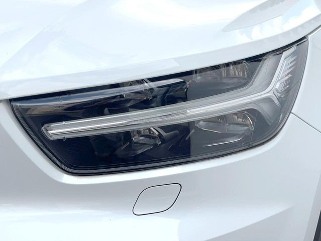 ●LEDヘッドライト:夜間走行時も良好な視界を確保し安心して運転できる高輝度LEDヘッドライトを装備!点灯速度が早く、消費電力も抑えられています。