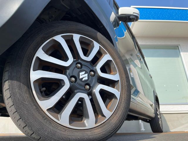 �y����15�C���`�A���~�z�C�[���z�O�ςɃ}�b�`���������A���~�z�C�[���𑕒����Ă���܂��B�e��ЊO�A���~�z�C�[����A�X�^�b�h���X�^�C�����戵�����Ă���܂��B���񂲑��k����������