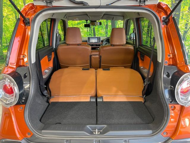 普段のお買い物や通勤、送迎等に十分な荷室スペースを確保しております。セカンドシートを倒すと、大きな荷物の積載も可能です♪