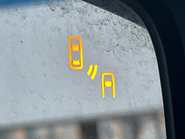 �y�����r�[�N���f�B�e�B�N�V�����z���s���A�h�A�~���[�̎��p�ɂȂ�₷���ӏ��Ɍ㑱�Ԃ��ڋ߂���ƃT�C�h�~���[�t�߂Ɍx����\���A�h���C�o�[�ɒ��ӊ��N�ƁA����̍ۂ̓n���h��������A�V�X�g�����܂��B