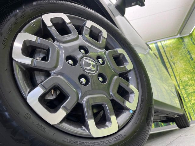 【純正15インチアルミホイール】外観にマッチした純正アルミホイールを装着しております。各種社外アルミホイールや、スタッドレスタイヤも取扱いしております。是非ご相談ください♪